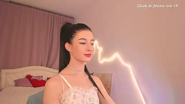 Snapshot of LauraCoy chatting on 01-11-26, 11:10 LauraCoy online show from 01-11-26, 11:10