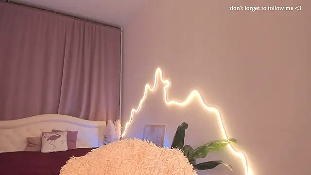 Snapshot of LauraCoy chatting on 02-07-26, 10:24 LauraCoy online show from 02-07-26, 10:24