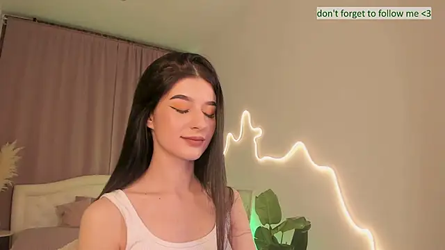 Snapshot of LauraCoy chatting on 02-17-26, 08:48 LauraCoy online show from 02-17-26, 08:48