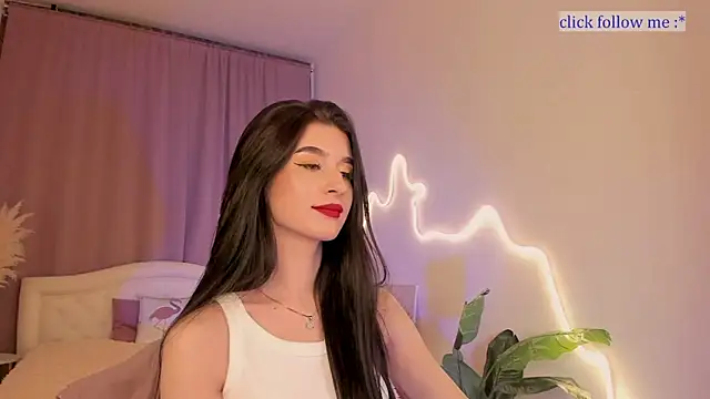 Snapshot of LauraCoy chatting on 02-26-26, 08:30 LauraCoy online show from 02-26-26, 08:30