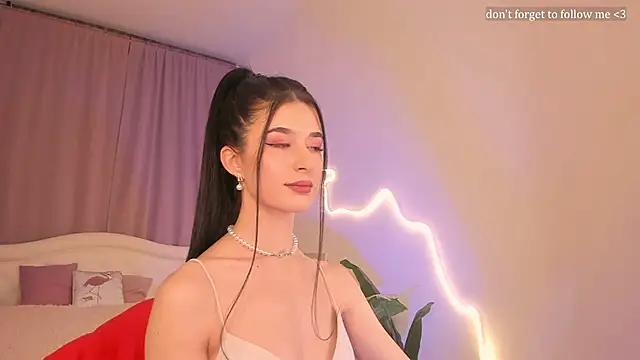 Snapshot of LauraCoy chatting on 02-28-26, 08:21 LauraCoy online show from 02-28-26, 08:21