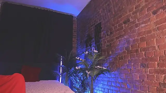 Snapshot of LauraCoy chatting on 03-31-26, 08:31 LauraCoy online show from 03-31-26, 08:31