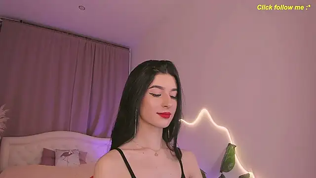 Snapshot of LauraCoy chatting on 05-06-26, 08:25 LauraCoy online show from 05-06-26, 08:25