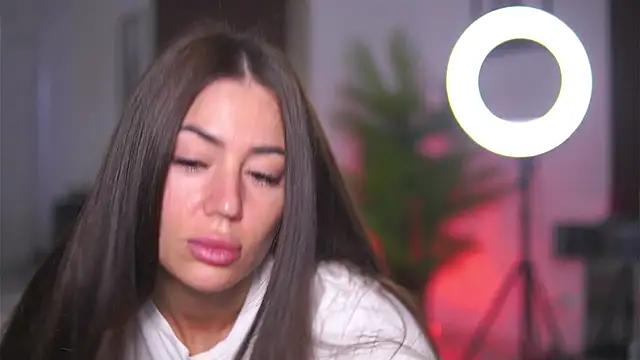 Abbela White online show from 05-12-26, 06:32