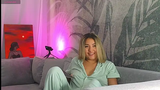 lily  foster online show from 12-10-24, 07:37