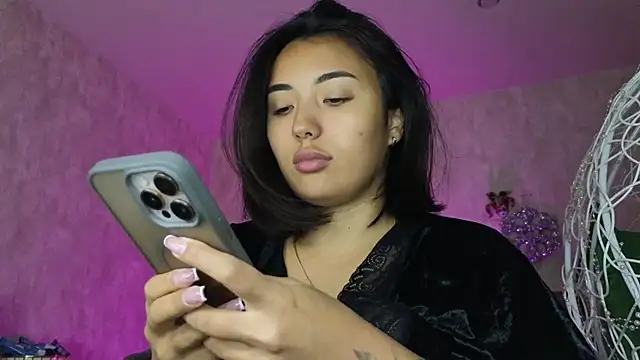 lily  foster online show from 12-18-25, 06:47