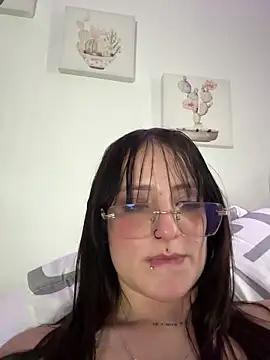 Snapshot of Megan_lu2 chatting on 02-08-25, 01:11 Megan lu2 online show from 02-08-25, 01:11