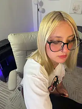 Megan lu2 online show from 04-22-26, 03:31