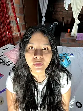 moncerrat luna online show from 11-25-25, 10:10