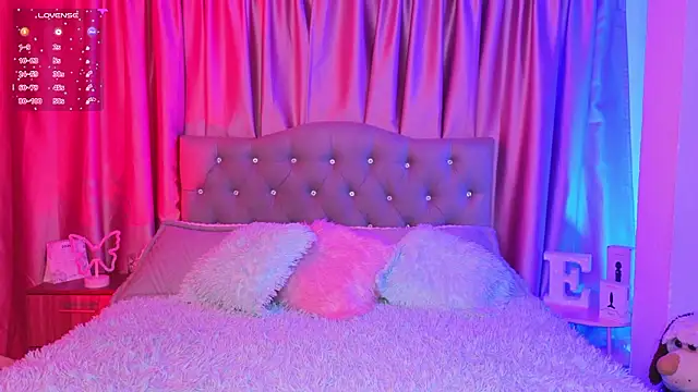 Snapshot of Emiily_Scott1 chatting on 03-04-26, 12:27 Emiily Scott1 online show from 03-04-26, 12:27