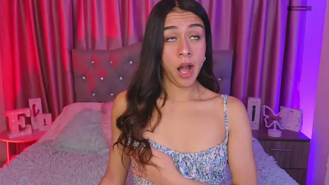 Snapshot of Emiily_Scott1 chatting on 06-03-26, 12:35 Emiily Scott1 online show from 06-03-26, 12:35