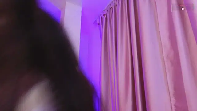 Snapshot of Emiily_Scott1 chatting on 06-11-26, 02:53 Emiily Scott1 online show from 06-11-26, 02:53