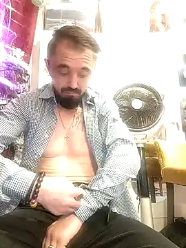 Snapshot of erbod_Johnny chatting on 12-23-25, 01:03 erbod Johnny online show from 12-23-25, 01:03