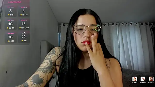 Snapshot of aliice_walker_ chatting on 06-23-26, 10:30 aliice walker online show from 06-23-26, 10:30