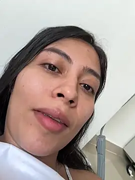 Snapshot of Sophie__Foxxx chatting on 02-05-25, 12:38 Sophie Foxxx online show from 02-05-25, 12:38