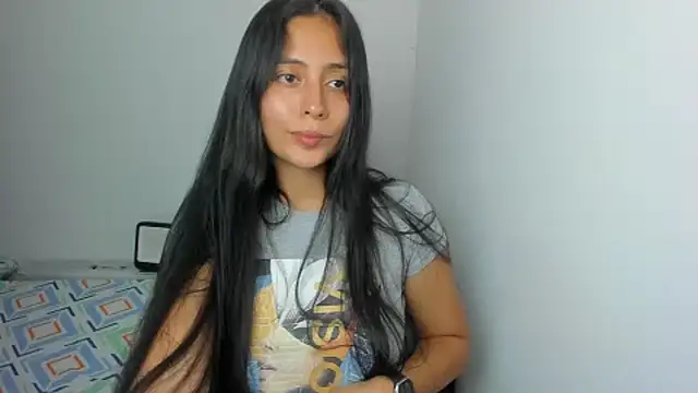 Snapshot of Sophie__Foxxx chatting on 02-20-25, 04:07 Sophie Foxxx online show from 02-20-25, 04:07