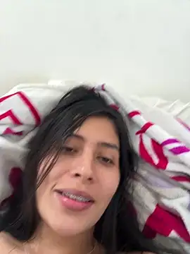 Snapshot of Sophie__Foxxx chatting on 03-19-25, 06:01 Sophie Foxxx online show from 03-19-25, 06:01