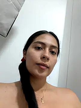 Snapshot of Sophie__Foxxx chatting on 10-13-25, 01:16 Sophie Foxxx online show from 10-13-25, 01:16