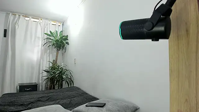 Snapshot of Lia-y-felipe chatting on 11-30-25, 08:24 Lia-y-felipe online show from 11-30-25, 08:24