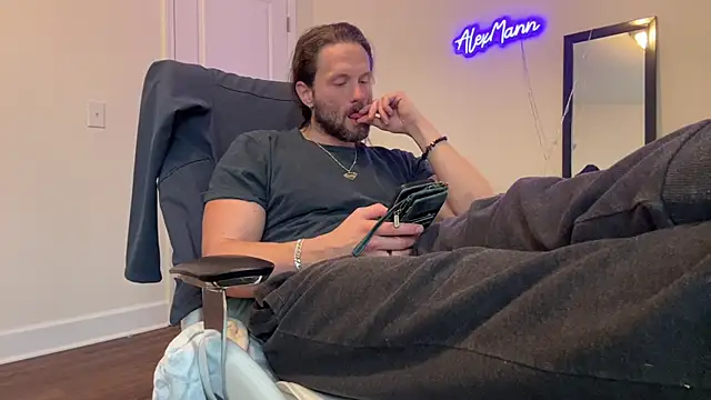 Snapshot of alexmannd chatting on 01-26-25, 01:36 alexmannd online show from 01-26-25, 01:36