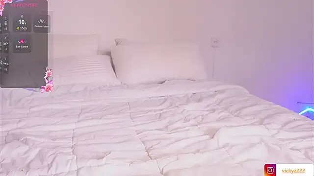 Snapshot of Victoriaxx_ chatting on 03-03-26, 08:53 Victoriaxx online show from 03-03-26, 08:53