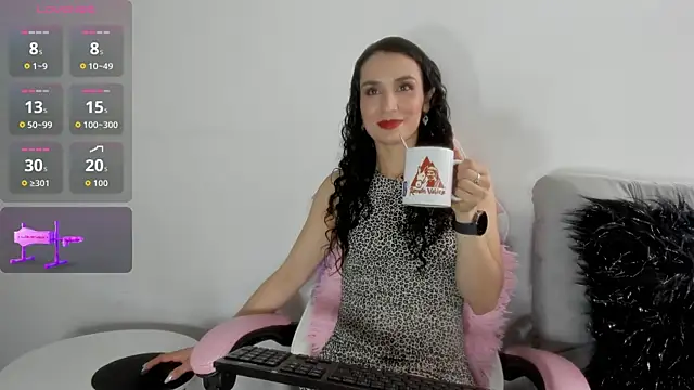 Layla Sia online show from 09-19-25, 05:13