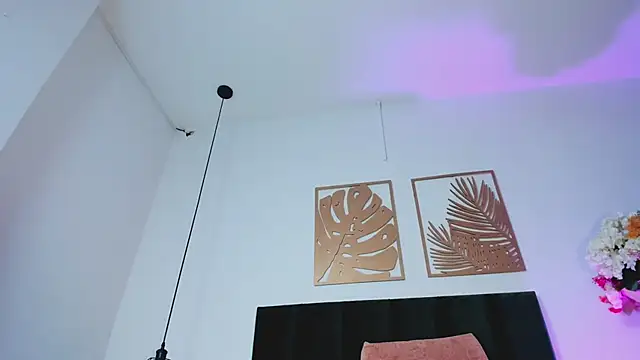 Snapshot of NoraDasilva chatting on 02-25-25, 06:25 NoraDasilva online show from 02-25-25, 06:25