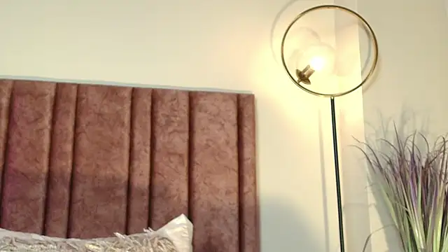 NoraDasilva online show from 11-15-25, 04:58