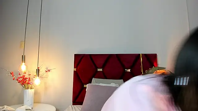 NoraDasilva online show from 04-12-26, 02:33