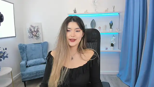 AnneTLi online show from 10-05-25, 07:12