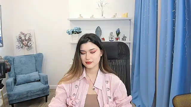 AnneTLi online show from 01-08-26, 03:20