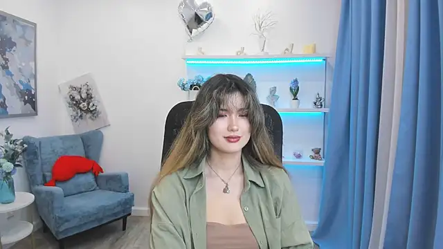 AnneTLi online show from 06-07-26, 07:17