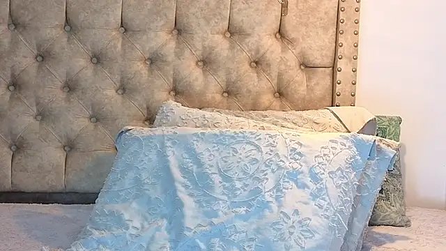 KeryHillson online show from 10-18-25, 01:01