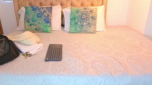 KeryHillson online show from 10-26-25, 02:34