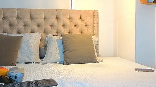 KeryHillson online show from 11-12-25, 11:54