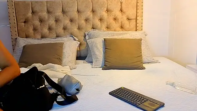 KeryHillson online show from 12-22-25, 12:02