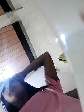 Snapshot of Babylolatop chatting on 12-17-24, 07:59 Babylolatop online show from 12-17-24, 07:59