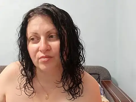 Snapshot of Lillian2 chatting on 12-27-24, 01:43 Lillian2 online show from 12-27-24, 01:43