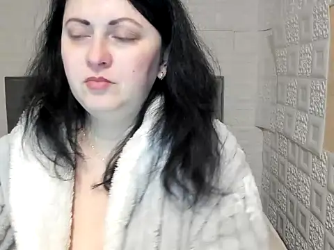 Snapshot of Lillian2 chatting on 02-16-25, 07:04 Lillian2 online show from 02-16-25, 07:04