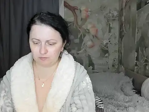 Snapshot of Lillian2 chatting on 10-11-25, 09:13 Lillian2 online show from 10-11-25, 09:13