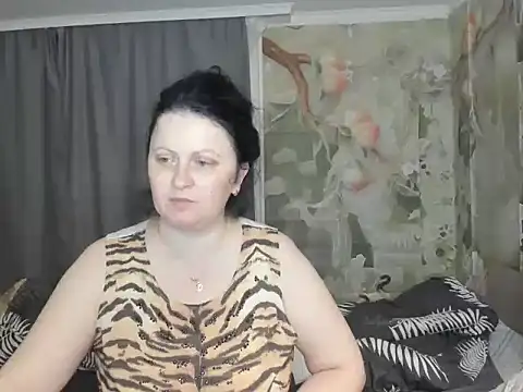 Snapshot of Lillian2 chatting on 11-13-25, 10:58 Lillian2 online show from 11-13-25, 10:58