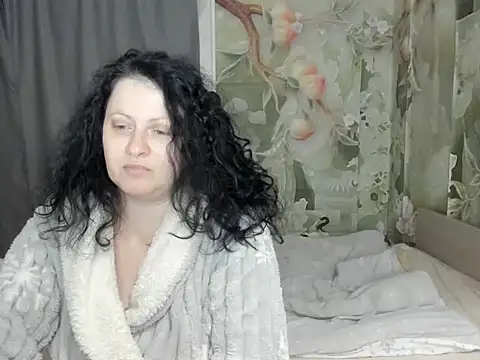 Snapshot of Lillian2 chatting on 12-16-25, 05:12 Lillian2 online show from 12-16-25, 05:12