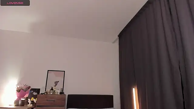 Snapshot of Alice_Dias chatting on 02-19-25, 05:06 Alice Dias online show from 02-19-25, 05:06