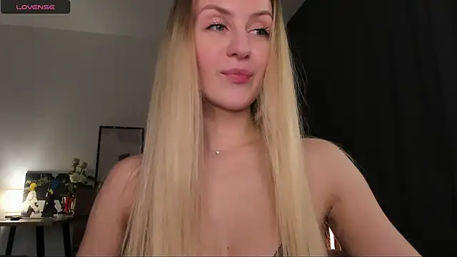 Snapshot of Alice_Dias chatting on 03-14-25, 04:40 Alice Dias online show from 03-14-25, 04:40