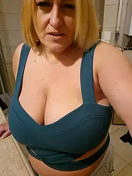 Snapshot of Isabellaa04 chatting on 02-09-25, 06:37 Isabellaa04 online show from 02-09-25, 06:37