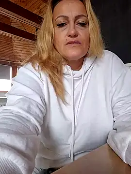 Snapshot of Isabellaa04 chatting on 03-11-25, 08:09 Isabellaa04 online show from 03-11-25, 08:09