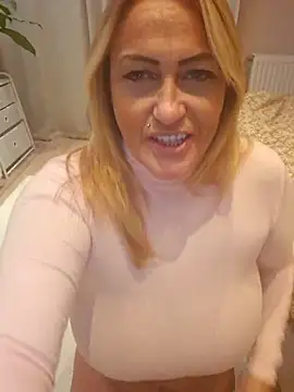 Snapshot of Isabellaa04 chatting on 10-29-25, 08:54 Isabellaa04 online show from 10-29-25, 08:54