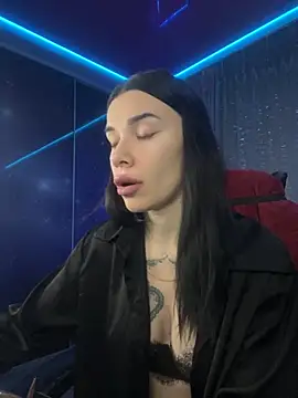 Queen of pain online show from 11-30-25, 05:33