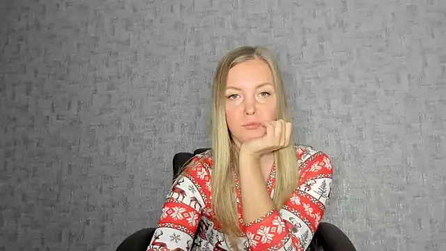 Snapshot of iam_Venus chatting on 12-18-25, 02:45 iam Venus online show from 12-18-25, 02:45