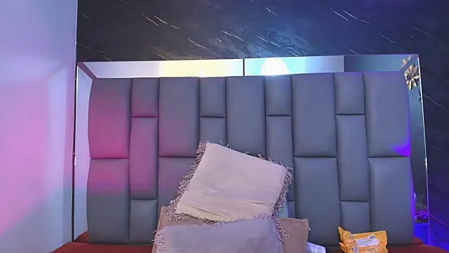  MiaBrown  online show from 10-18-25, 12:06